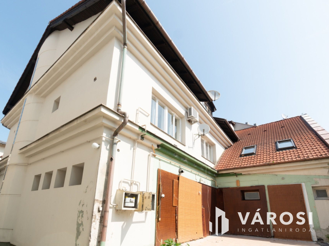 Siófok belvárosában a főtéren 591 nm lakóterű ingatlan eladó