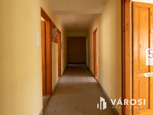 Siófok belvárosában a főtéren 591 nm lakóterű ingatlan eladó