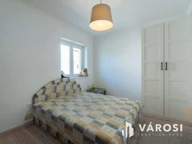 Újszerű, kiváló ikerfél Siófok Sóstón eladó