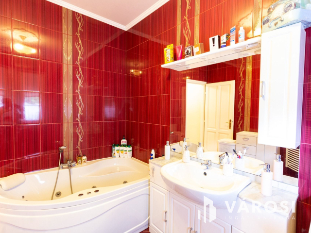 Mindszent központjától 5 perc sétára.