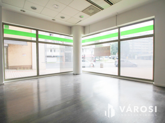 Salgó Center földszintjén 91 nm-es üzlethelyiség kiadó!