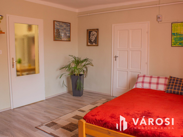 Béketelepi 2 generációs családi ház