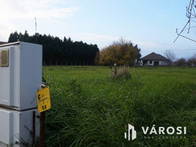 Kedvelt városrészben összközműves telek eladó
