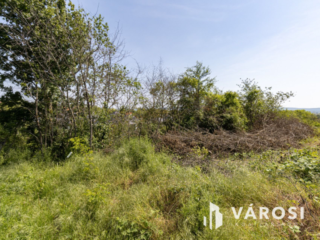 Zsámbékon, Kálvária domb aljában, építési telek eladó