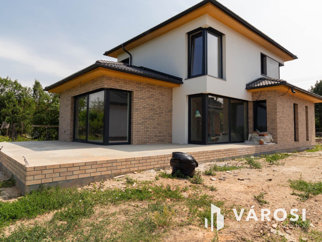 Minden igényt kielégítő újépítésű családi ház