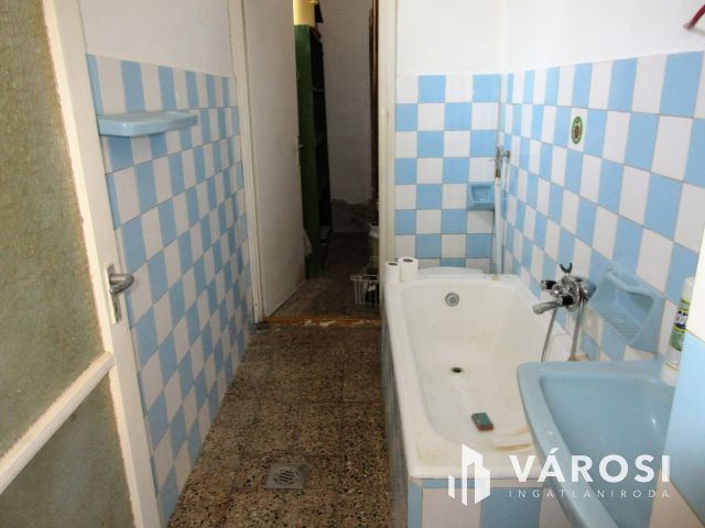 Szentesen Rákóczi utcán családi ház!