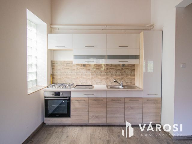 Kiadó Irodák Győr Belvárosában egy udvarban