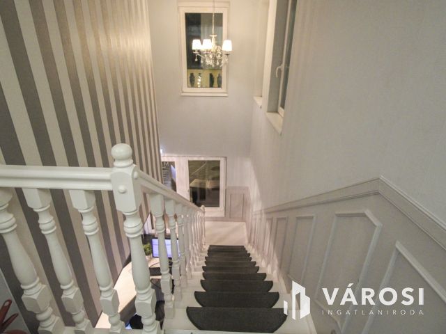 Eladó háromszintes vendéglátó egység Szegeden