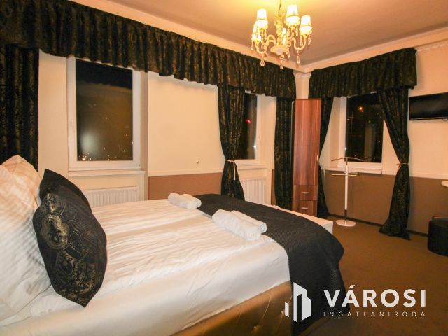 Háromszintes hotel, üzemeltetővel együtt eladó!