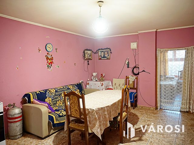 Részben felújított családi ház eladó!