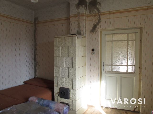 Családi ház csendes helyen két lakrésszel