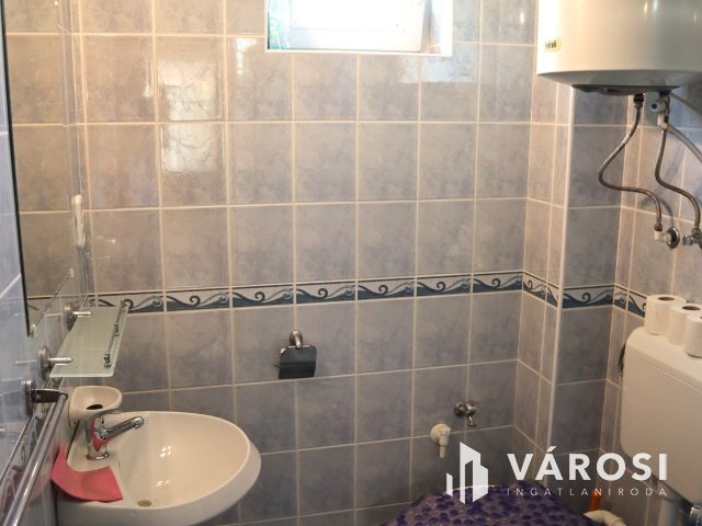 2 apartmanos családi ház eladó Sóstón