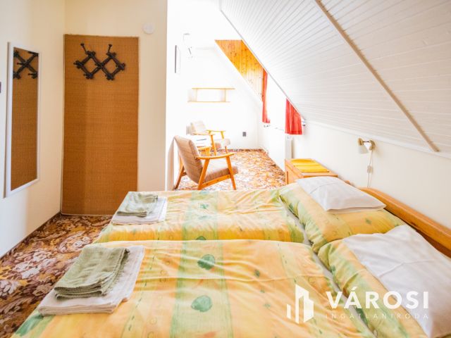 Apartmanház néhány lépésre a Várfürdőtől és a Kastélytól