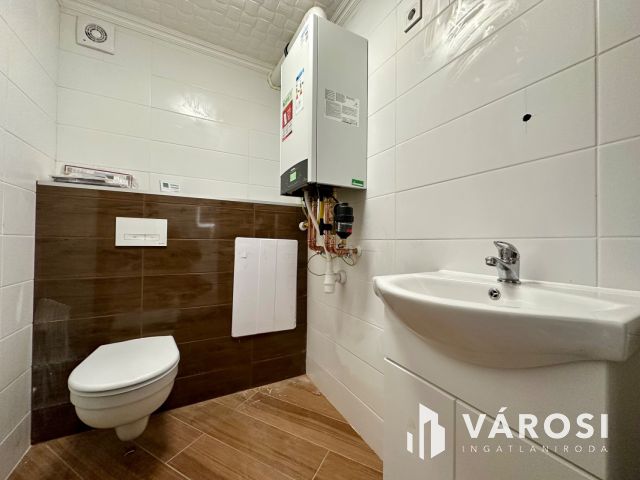 Kulcsrakész, frissen felújított családi ház eladó!