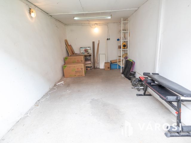 Társasházi garázs Alsóvároson