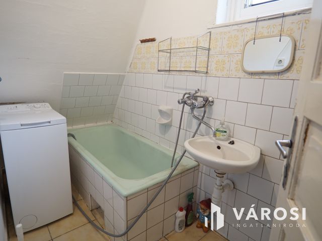 Murakeresztúron családi ház, nagy telekkel!