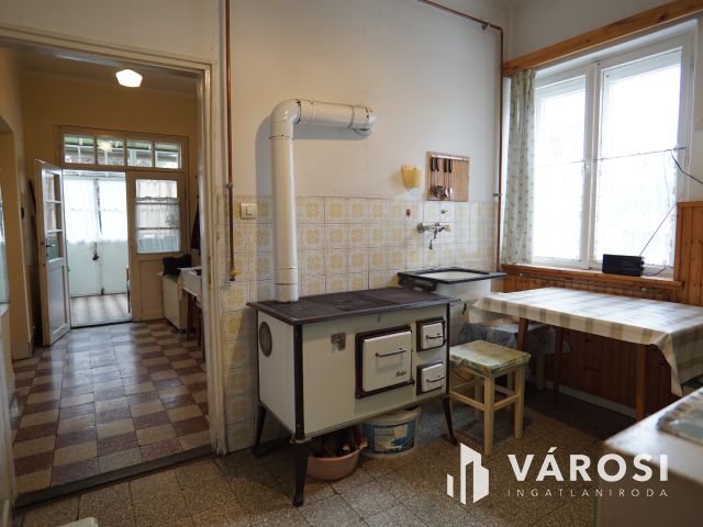 Murakeresztúron családi ház, nagy telekkel!