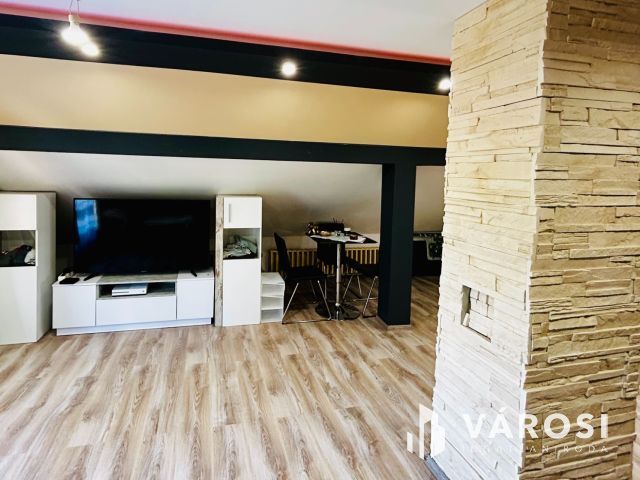 Nagy, felújított családi ház Egyházasgergén