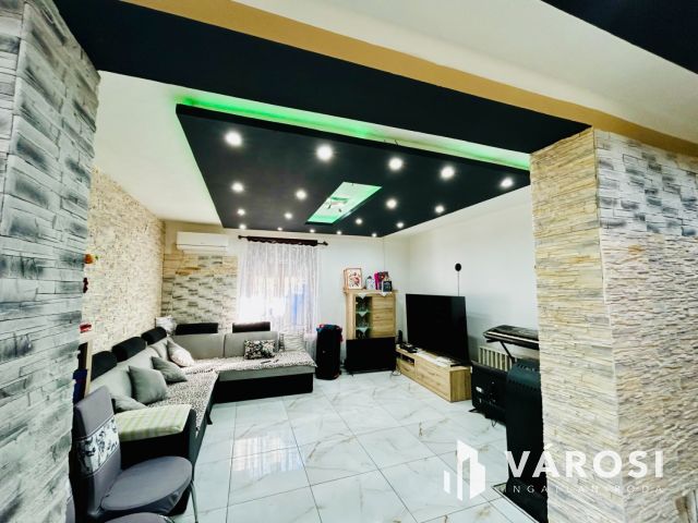 Nagy, felújított családi ház Egyházasgergén