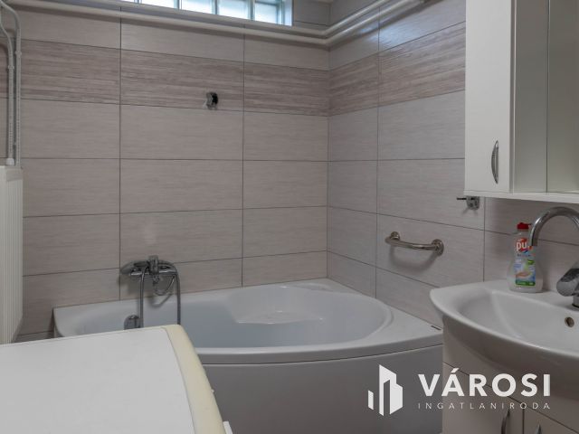 Stílusos, felújított családi ház Orosházán