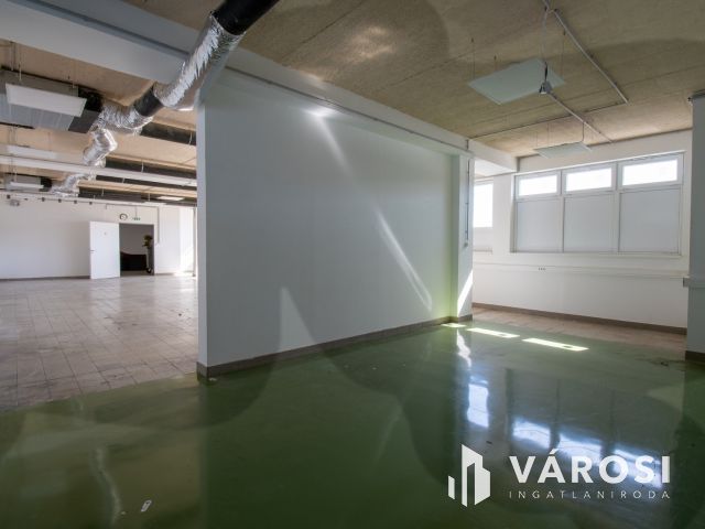 Emeleti műhely, raktár kiadó a Csepeli gyártelepen