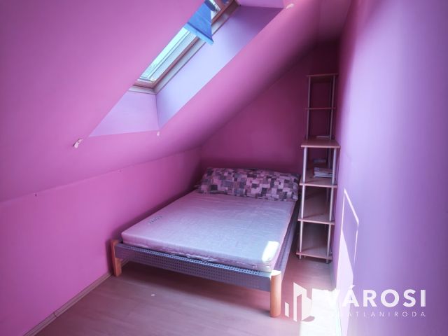 Debrecen belvárosi garázsos tégla lakás eladó