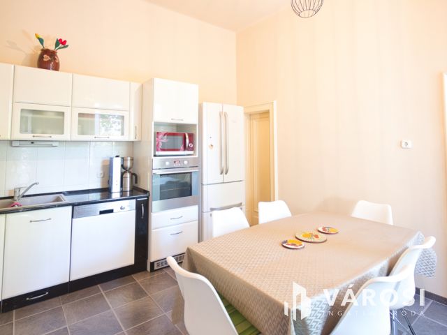 Kivételes hangulatú, belvárosi családi ház eladó