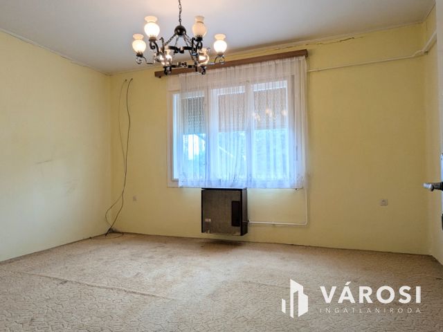 3 szobás nagy konyhás téglaház kisvárosban!
