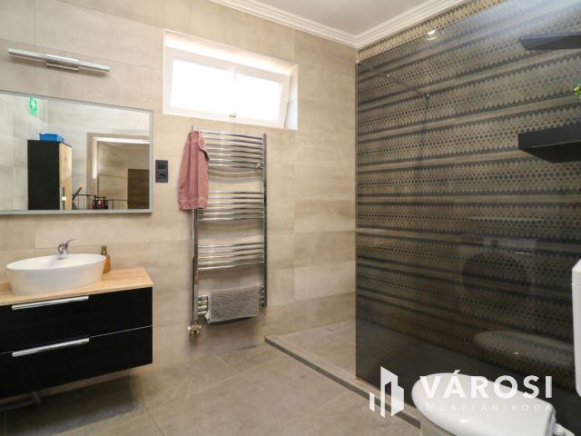 Működő apartman, raktár és telephely egyben!