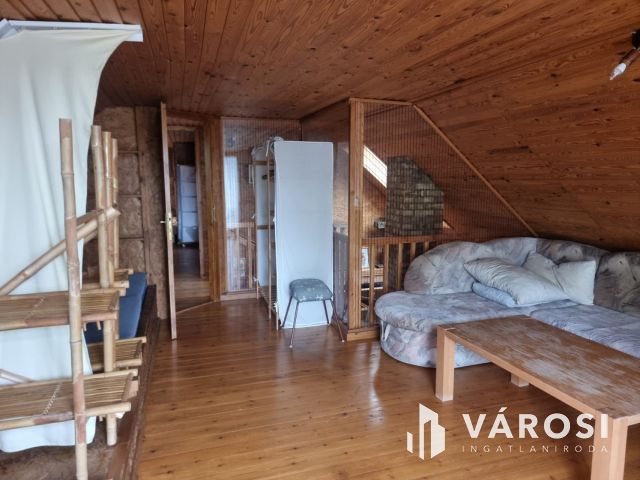 Toszkán hangulatú VíZPARTI HÁZ fürdőövezetben, napelemekkel