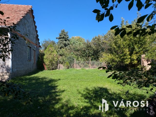 Nyaraló vagy  kis családi ház - Ön dönt!