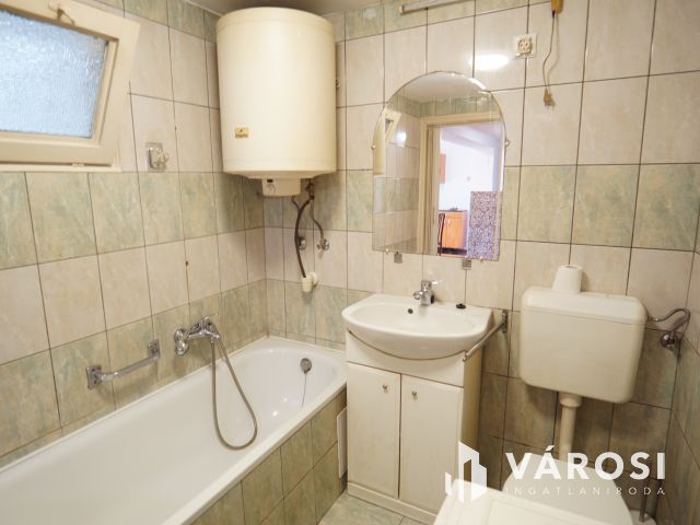 Lakható zárt kert, Látóhegyen