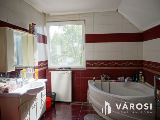 Több generációs családi ház kiváló állapotban eladó!