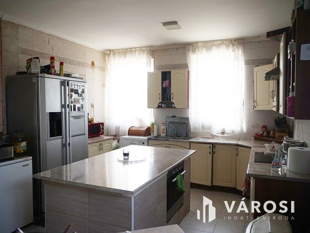 Több generációs családi ház kiváló állapotban eladó!