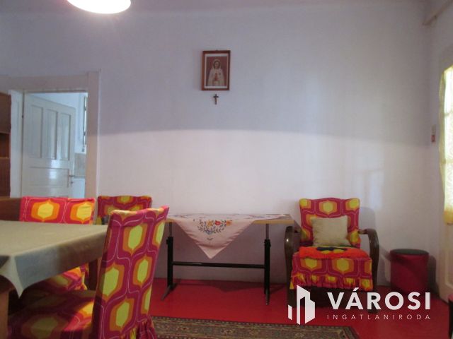 Kétgenerációs családi ház a faluközpont közelében