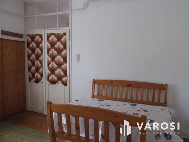 Kétgenerációs családi ház a faluközpont közelében