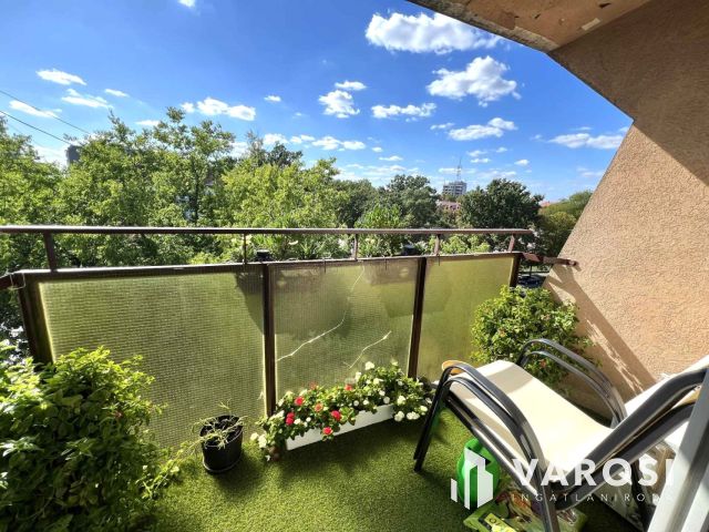 Belvárosi jó elrendezésű erkélyes lakás eladó