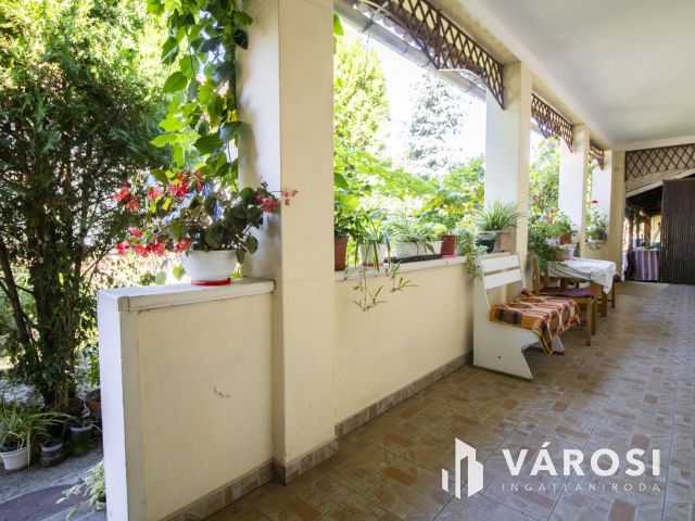 Eladó nagypolgári családi ház Orosháza szívében