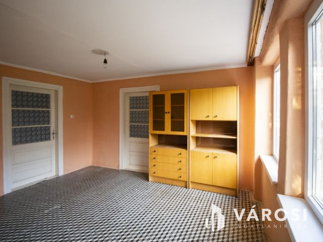 Előkertes, négy szobás családiház Újkígyóson