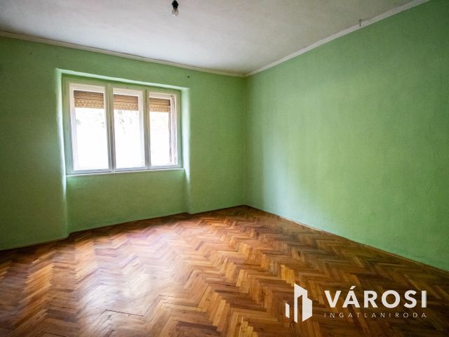 Előkertes, négy szobás családiház Újkígyóson