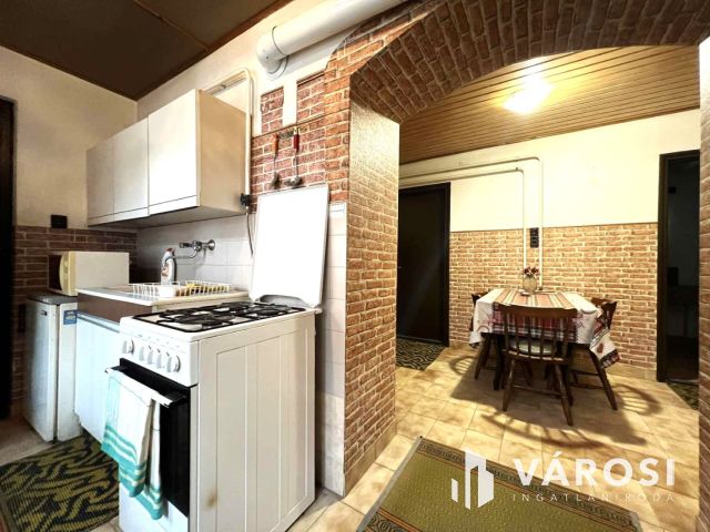 Tótkomlós belvárosában 3 szobás, jó elrendezésű ház eladó