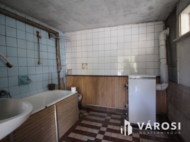 Kedvező áron eladó családi ház Vizsláson