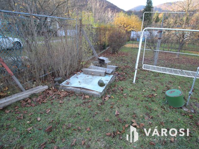 Rönkházzal együtt eladó üdülőtelek