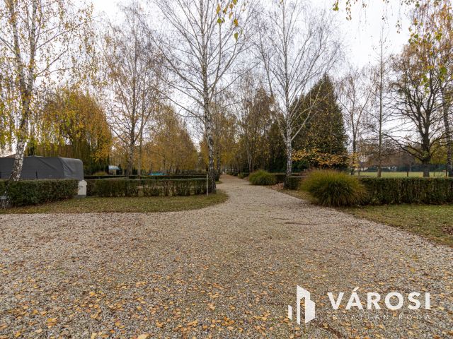 Nagyatádon 144 parcellás működő camping a fürdő mellett!