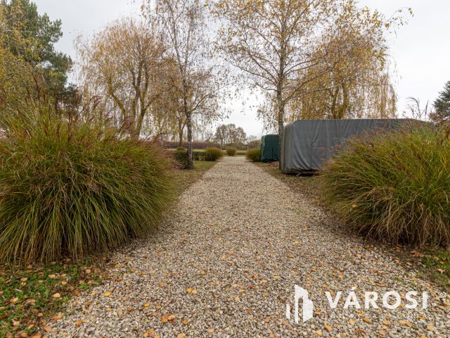 Nagyatádon 144 parcellás működő camping a fürdő mellett!