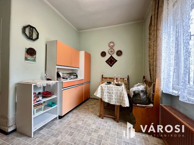 Felújítandó ikerház reális áron eladó!