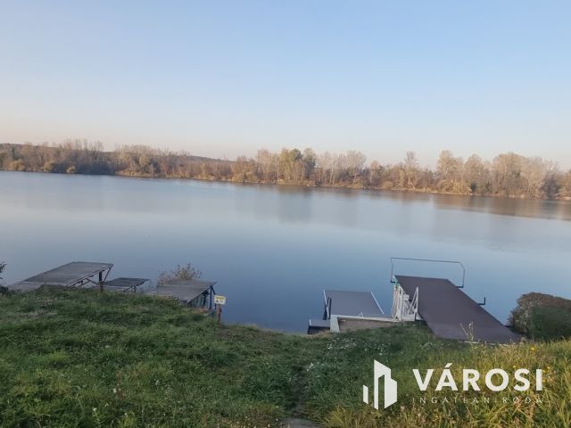 Gyékényesen közel a vízhez kis Házikó