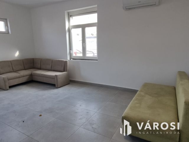 Kiadó kis épület az Ipari Parkban!