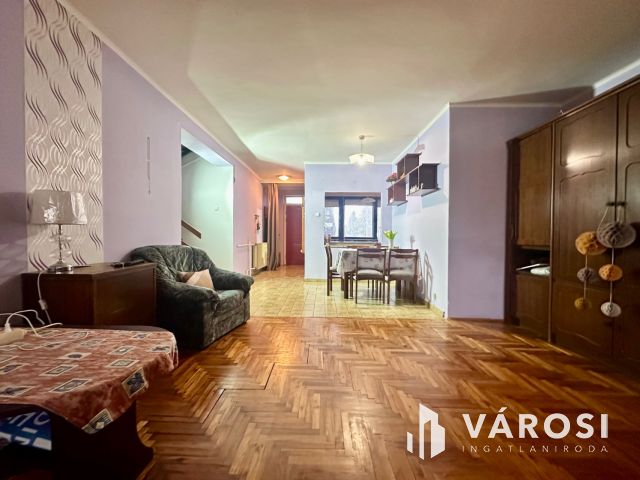 Szécsény kiemelt övezetében sorház eladó!