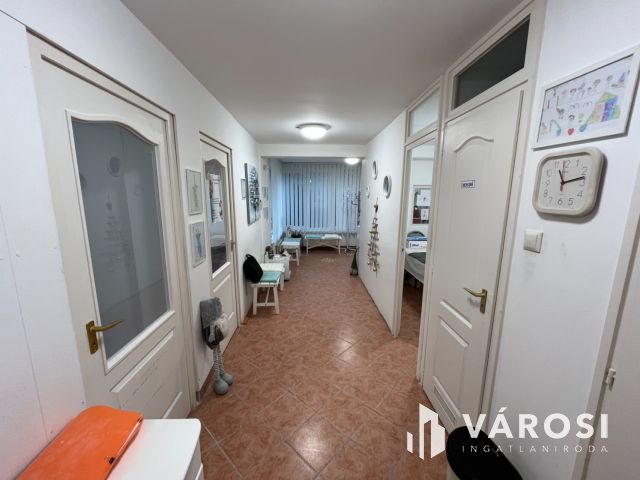 Debrecen Nagyerdő nagyon frekventált részén, rendelő!